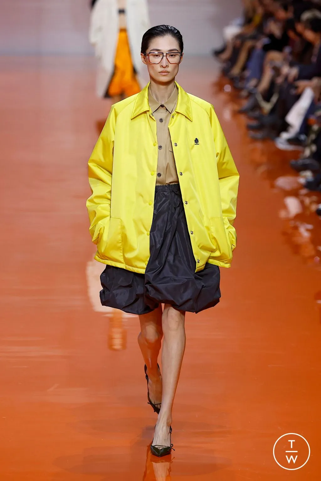 Prada SS2026 volymkjol strukturerad silhuett